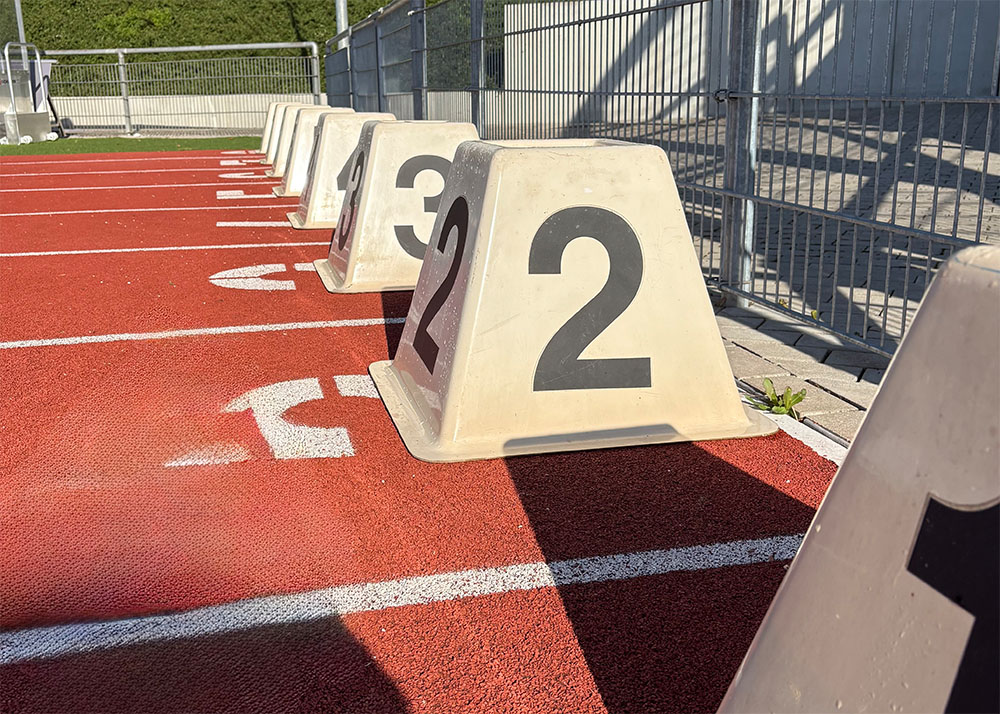 Startblöcke der Tartanbahn im Fuldaer Stadion
